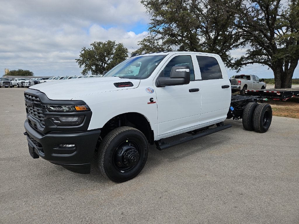 2027 RAM 3500 Chassis Cab RAM 3500 TRADESMAN CREW CAB CHASSIS 4X4 60' CA