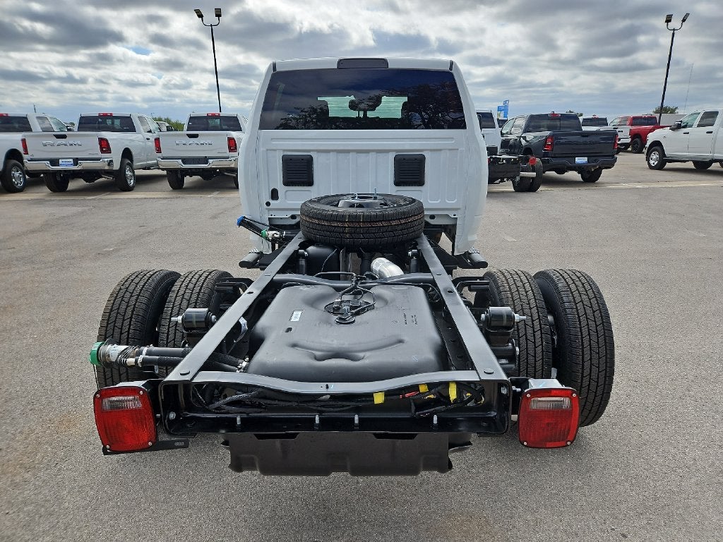 2027 RAM 3500 Chassis Cab RAM 3500 TRADESMAN CREW CAB CHASSIS 4X4 60' CA