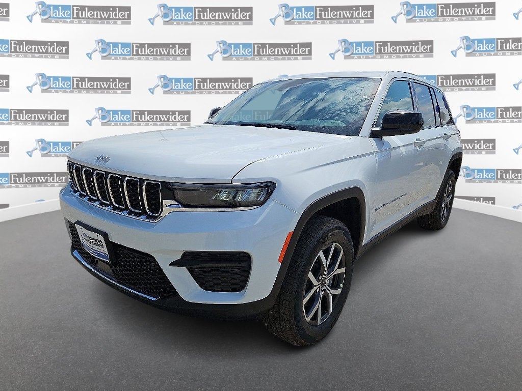 2027 Jeep Grand Cherokee GRAND CHEROKEE LAREDO X 4X4