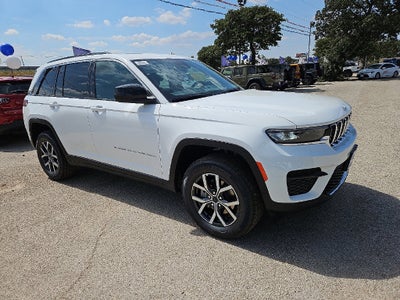 2027 Jeep Grand Cherokee GRAND CHEROKEE LAREDO X 4X4