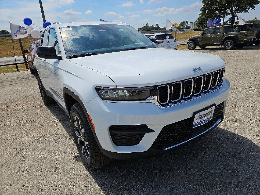 2027 Jeep Grand Cherokee GRAND CHEROKEE LAREDO X 4X4