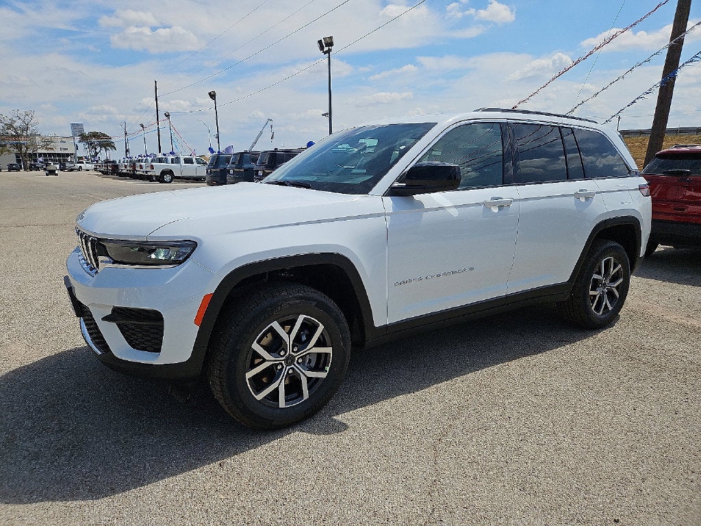 2027 Jeep Grand Cherokee GRAND CHEROKEE LAREDO X 4X4