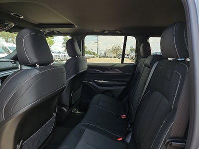2027 Jeep Grand Cherokee GRAND CHEROKEE LAREDO X 4X4