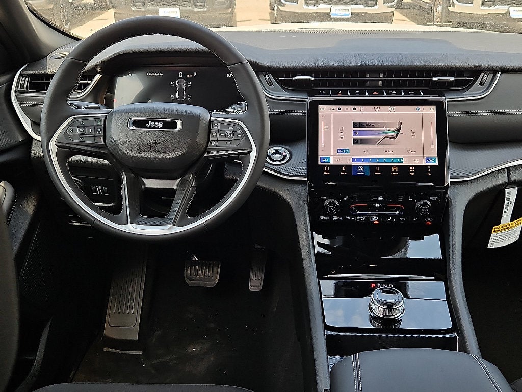 2027 Jeep Grand Cherokee GRAND CHEROKEE LAREDO X 4X4