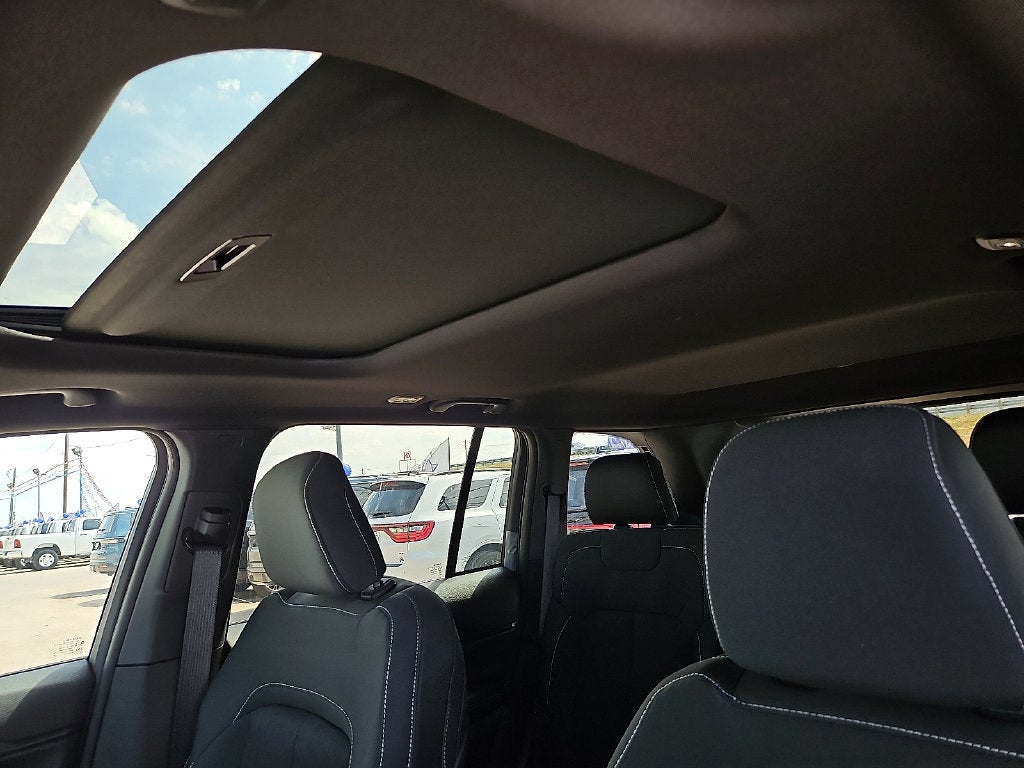 2027 Jeep Grand Cherokee GRAND CHEROKEE LAREDO X 4X4