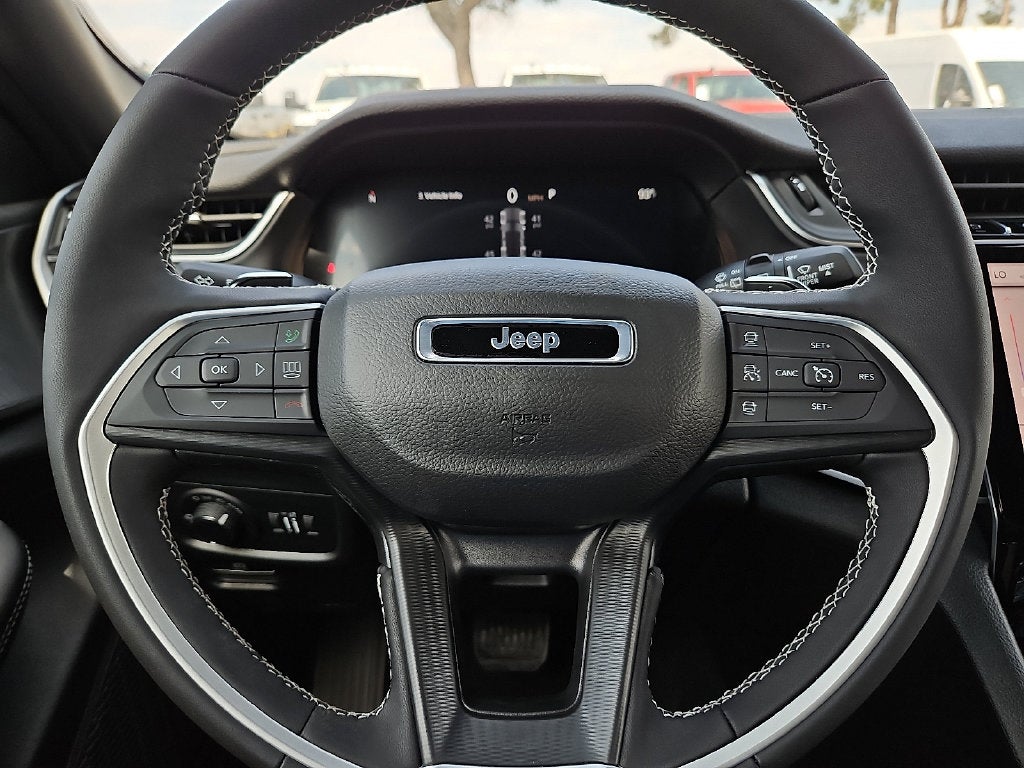 2027 Jeep Grand Cherokee GRAND CHEROKEE LAREDO X 4X4