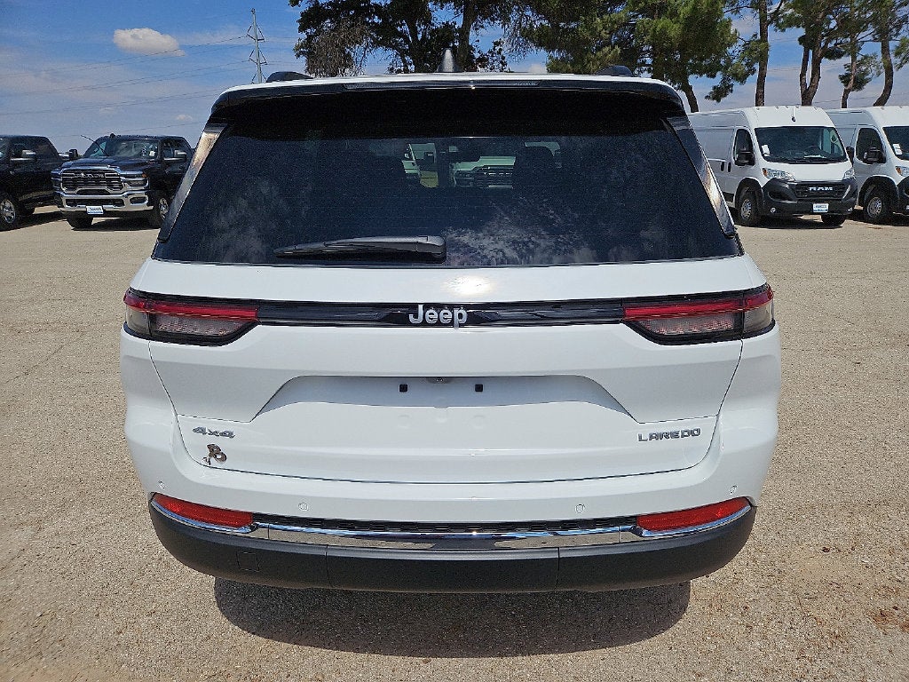 2027 Jeep Grand Cherokee GRAND CHEROKEE LAREDO X 4X4