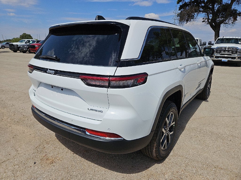 2027 Jeep Grand Cherokee GRAND CHEROKEE LAREDO X 4X4