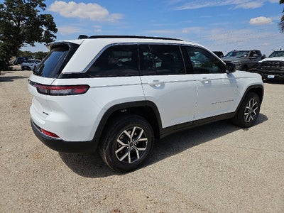 2027 Jeep Grand Cherokee GRAND CHEROKEE LAREDO X 4X4