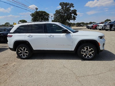 2027 Jeep Grand Cherokee GRAND CHEROKEE LAREDO X 4X4