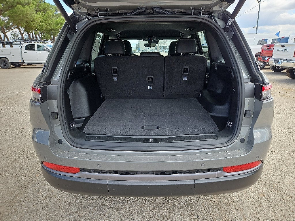 2027 Jeep Grand Cherokee GRAND CHEROKEE LAREDO ALTITUDE 4X4