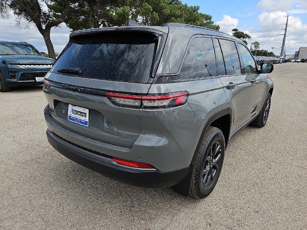 2027 Jeep Grand Cherokee GRAND CHEROKEE LAREDO ALTITUDE 4X4