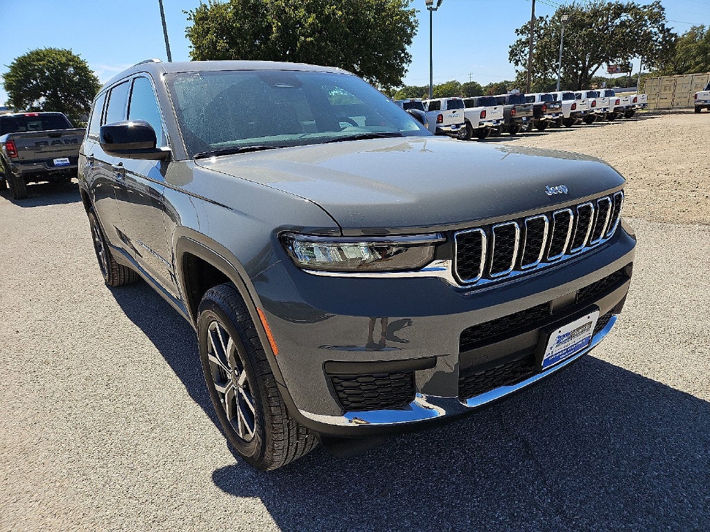 2027 Jeep Grand Cherokee L GRAND CHEROKEE L LAREDO X 4X2
