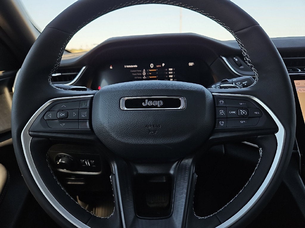 2027 Jeep Grand Cherokee L GRAND CHEROKEE L LAREDO X 4X2