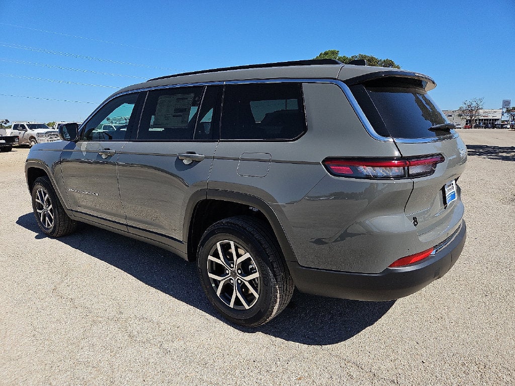 2027 Jeep Grand Cherokee L GRAND CHEROKEE L LAREDO X 4X2