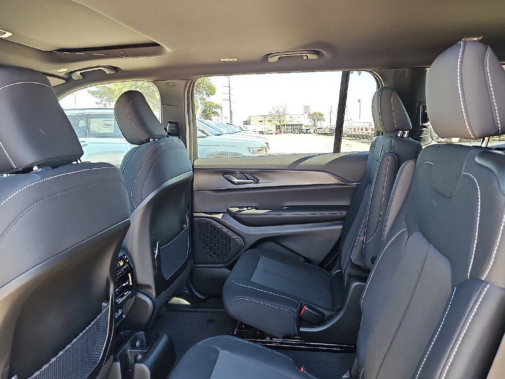2027 Jeep Grand Cherokee L GRAND CHEROKEE L LAREDO X 4X4