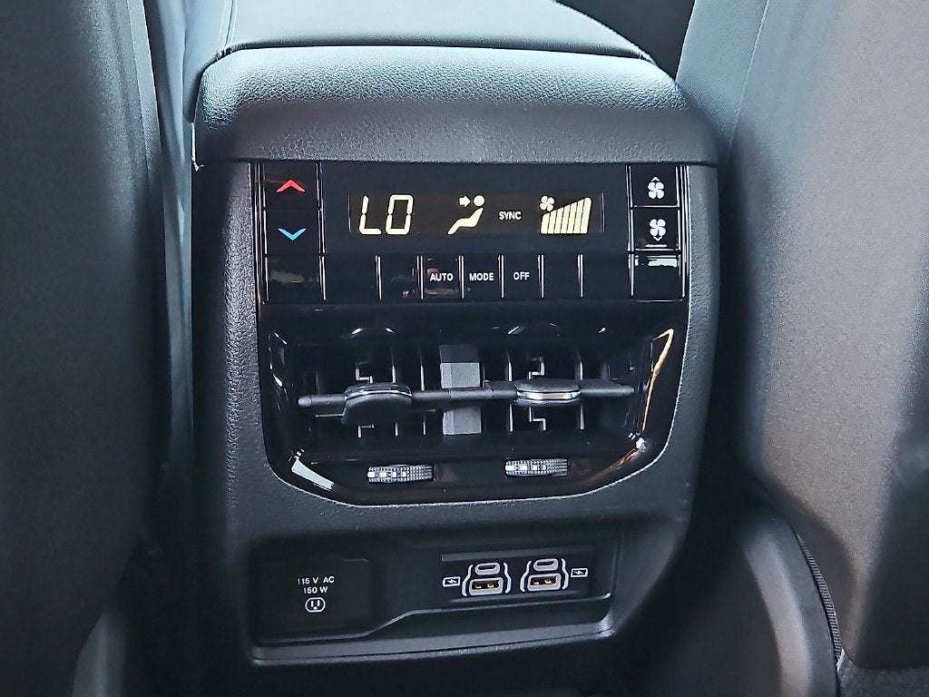 2027 Jeep Grand Cherokee L GRAND CHEROKEE L LAREDO X 4X4