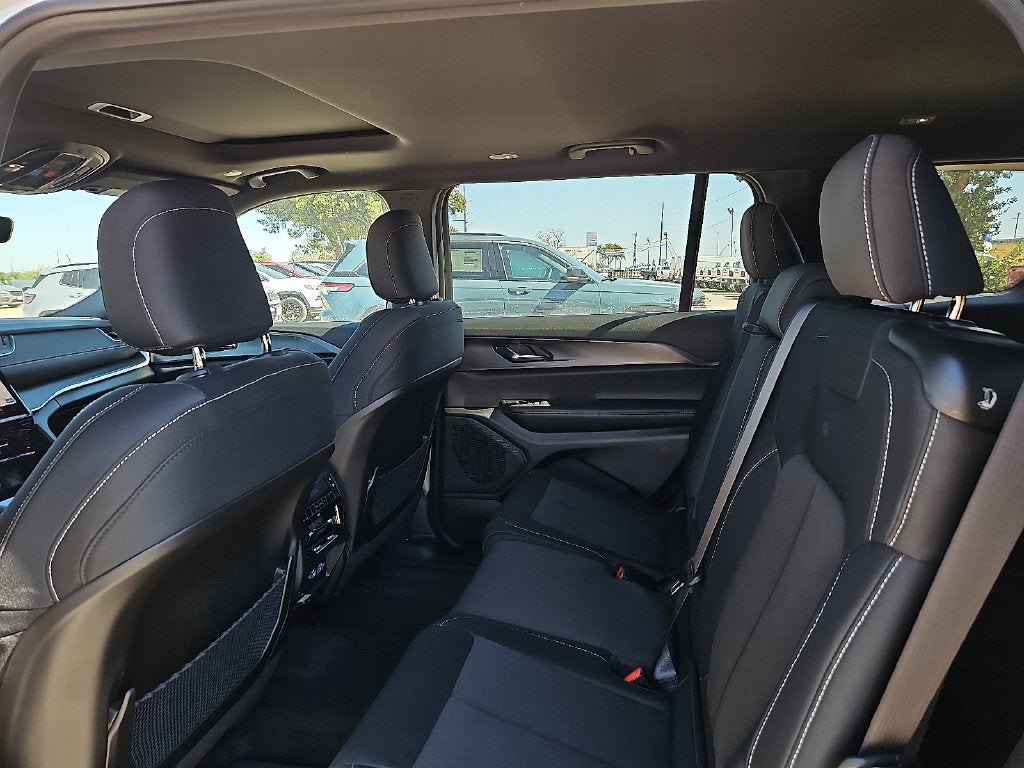 2027 Jeep Grand Cherokee L GRAND CHEROKEE L LAREDO X 4X4