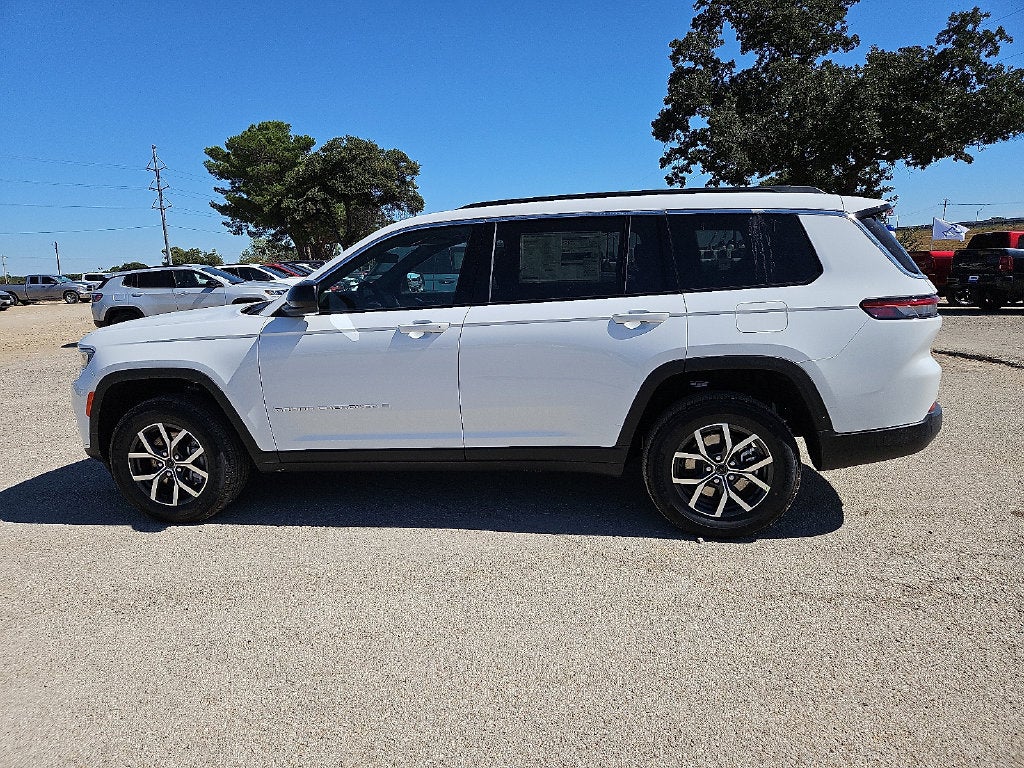 2027 Jeep Grand Cherokee L GRAND CHEROKEE L LAREDO X 4X4