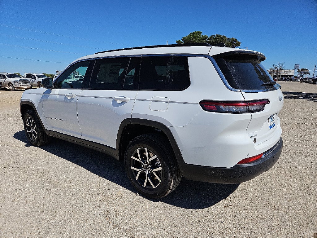 2027 Jeep Grand Cherokee L GRAND CHEROKEE L LAREDO X 4X4