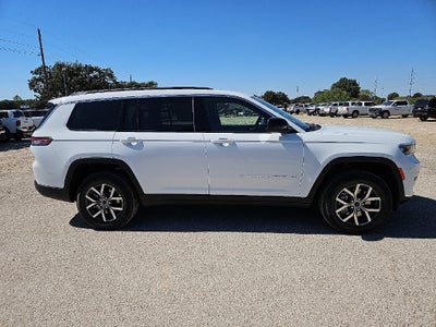2027 Jeep Grand Cherokee L GRAND CHEROKEE L LAREDO X 4X4
