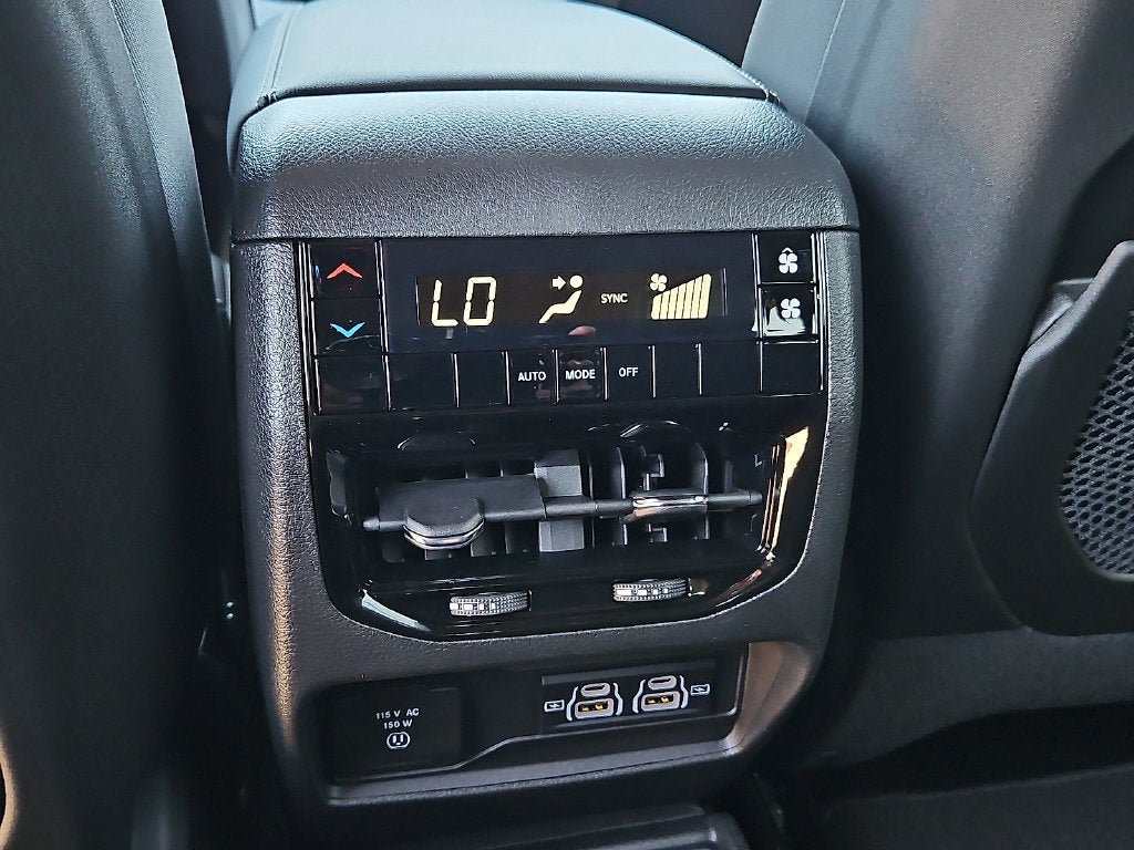 2027 Jeep Grand Cherokee L GRAND CHEROKEE L LAREDO X 4X4