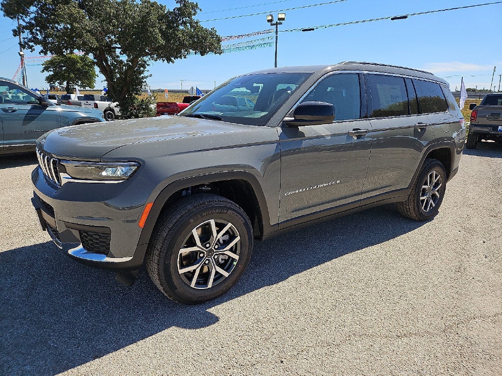 2027 Jeep Grand Cherokee L GRAND CHEROKEE L LAREDO X 4X4