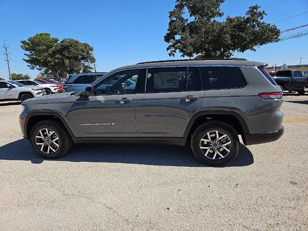 2027 Jeep Grand Cherokee L GRAND CHEROKEE L LAREDO X 4X4