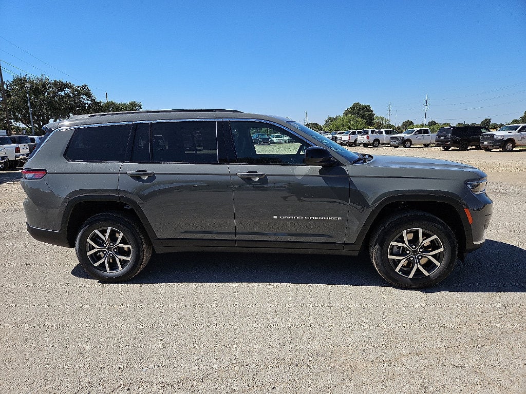 2027 Jeep Grand Cherokee L GRAND CHEROKEE L LAREDO X 4X4