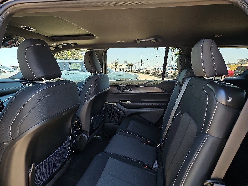 2027 Jeep Grand Cherokee L GRAND CHEROKEE L LAREDO X 4X4
