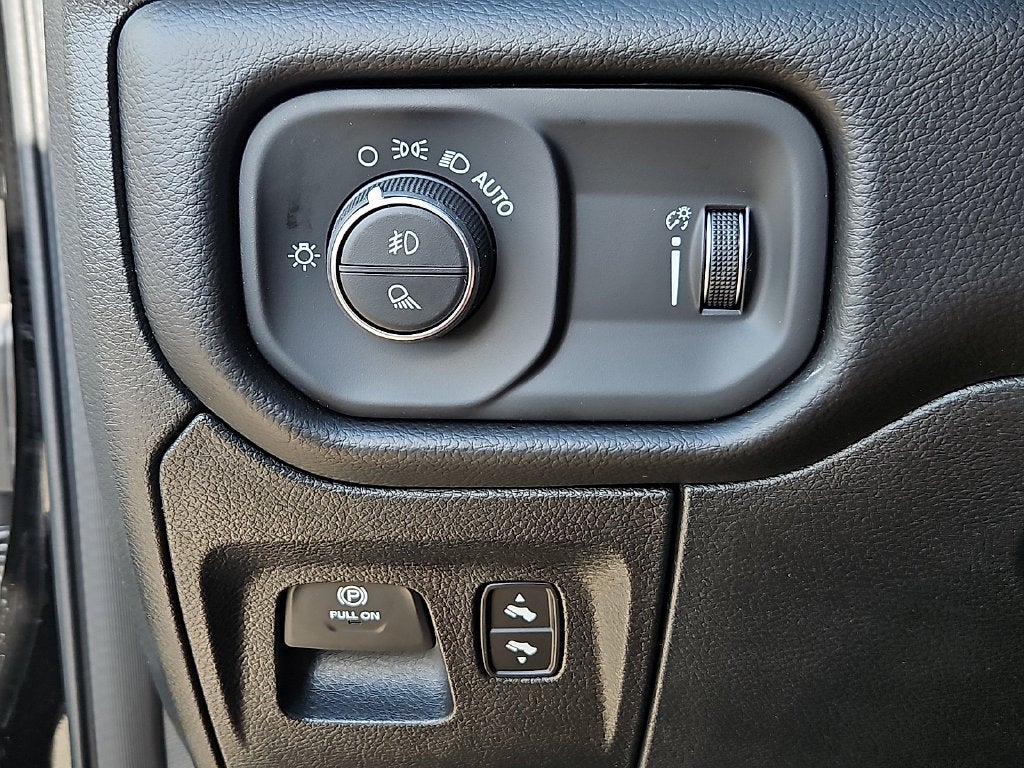 2027 RAM 1500 RAM 1500 LONE STAR CREW CAB 4X2 5'7' BOX