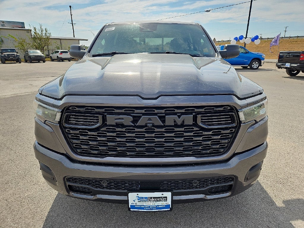 2027 RAM 1500 RAM 1500 EXPRESS CREW CAB 4X2 5'7' BOX