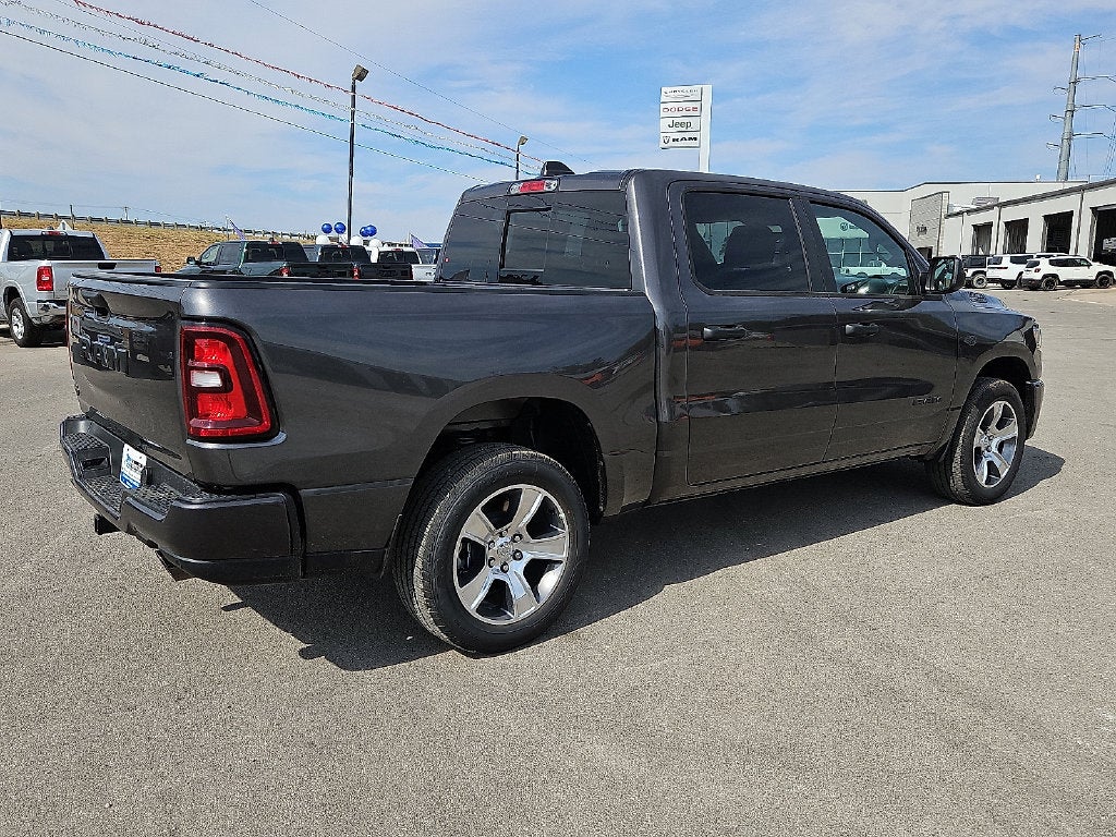 2027 RAM 1500 RAM 1500 EXPRESS CREW CAB 4X2 5'7' BOX