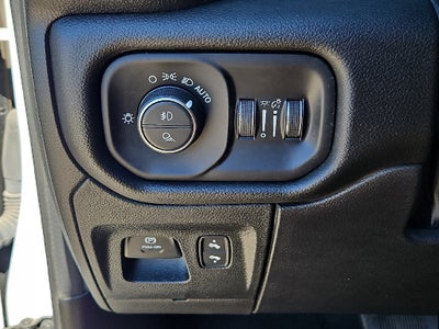 2023 RAM 1500 Laramie Crew Cab 4x2 5'7' Box