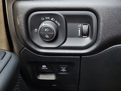 2026 RAM Ram 1500 RAM 1500 EXPRESS CREW CAB 4X4 5'7' BOX