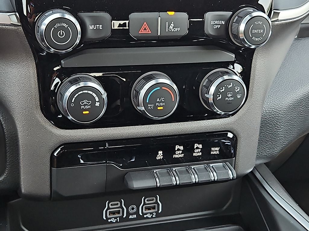 2026 RAM Ram 1500 RAM 1500 EXPRESS CREW CAB 4X4 5'7' BOX