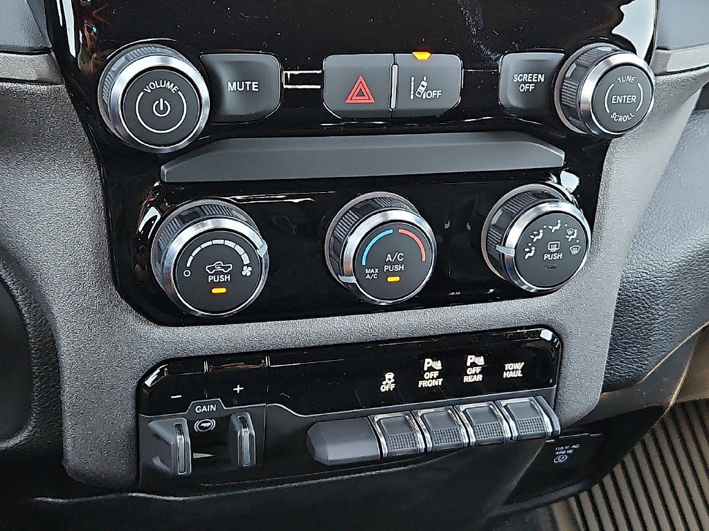 2027 RAM 1500 RAM 1500 WARLOCK CREW CAB 4X4 5'7' BOX