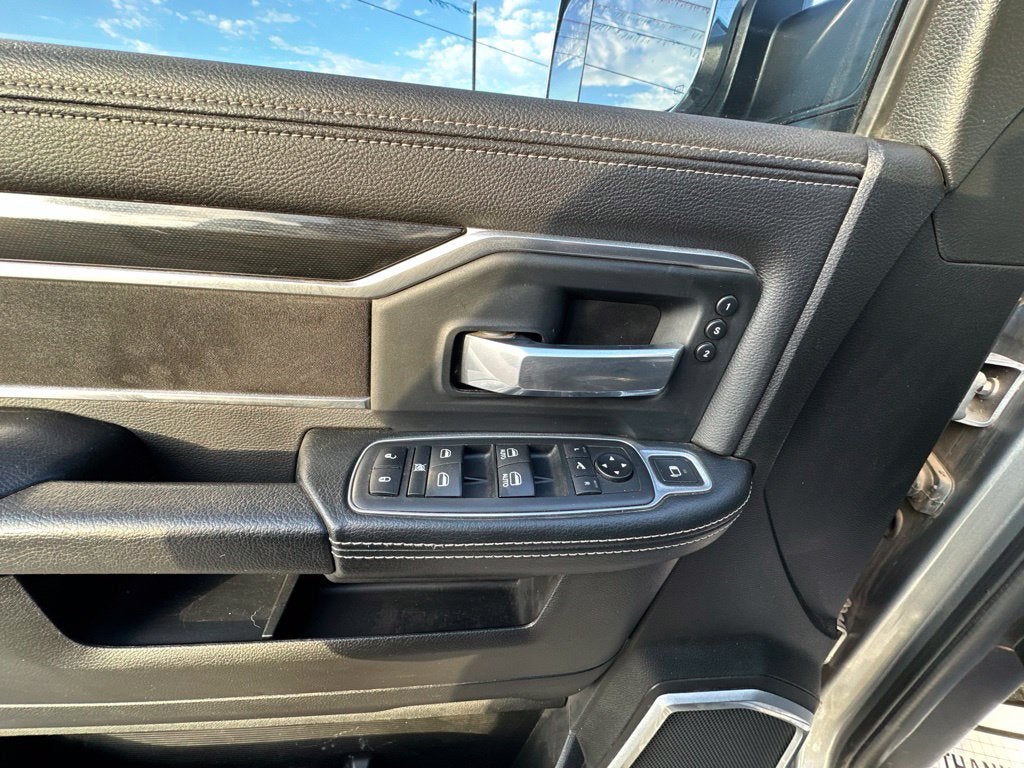 2019 RAM 3500 Laramie Crew Cab 4x4 6'4' Box
