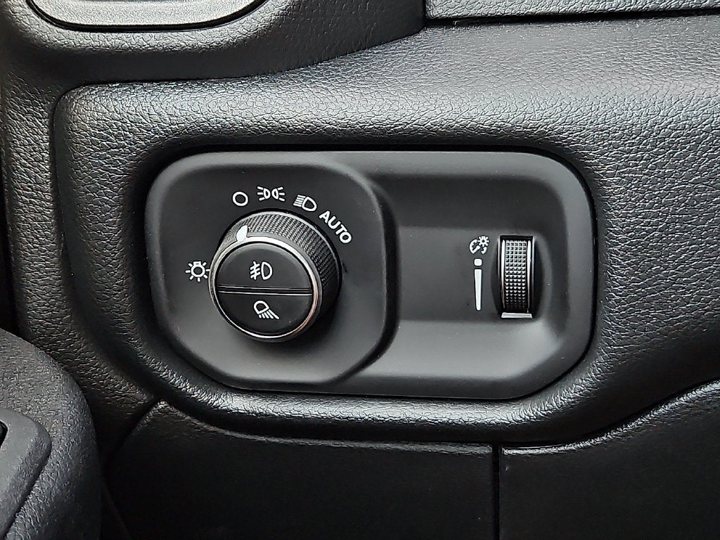 2027 RAM 3500 RAM 3500 TRADESMAN CREW CAB 4X4 8' BOX