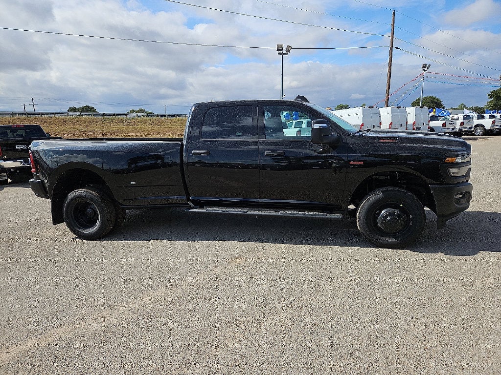 2027 RAM 3500 RAM 3500 TRADESMAN CREW CAB 4X4 8' BOX