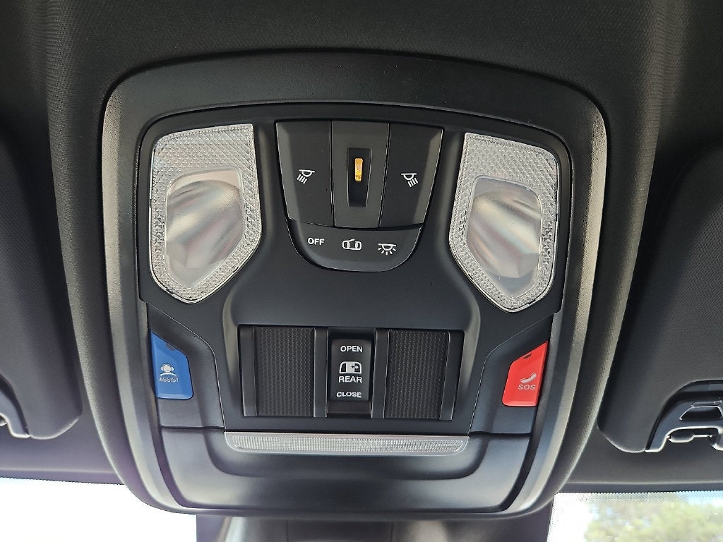 2027 RAM 3500 RAM 3500 TRADESMAN CREW CAB 4X4 8' BOX