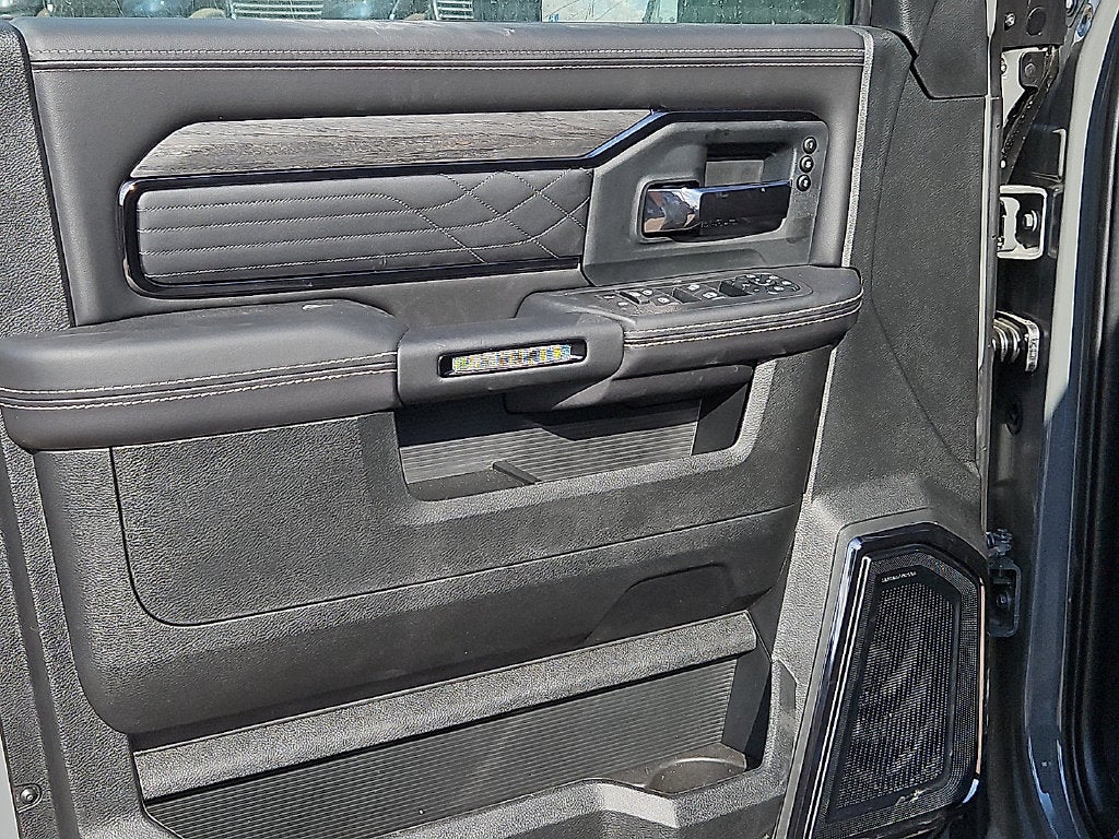 2027 RAM 3500 RAM 3500 LIMITED MEGA CAB 4X4 6'4' BOX