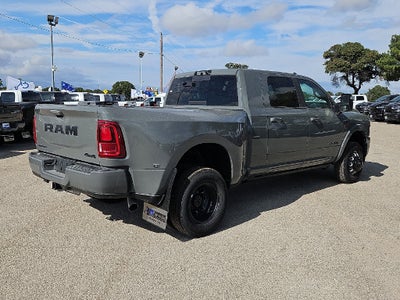 2027 RAM 3500 RAM 3500 LIMITED MEGA CAB 4X4 6'4' BOX