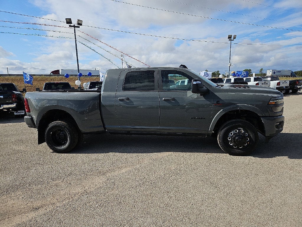 2027 RAM 3500 RAM 3500 LIMITED MEGA CAB 4X4 6'4' BOX