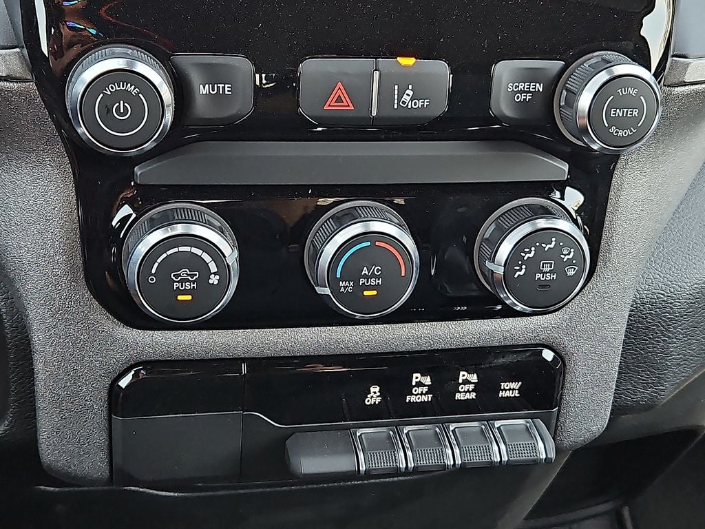 2026 RAM Ram 1500 RAM 1500 EXPRESS CREW CAB 4X2 5'7' BOX