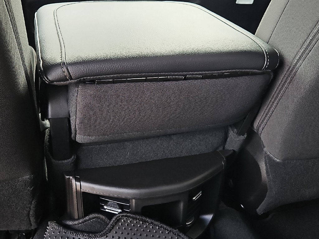 2027 RAM 2500 RAM 2500 TRADESMAN CREW CAB 4X4 6'4' BOX