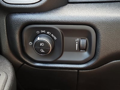 2027 RAM 2500 RAM 2500 TRADESMAN CREW CAB 4X4 6'4' BOX