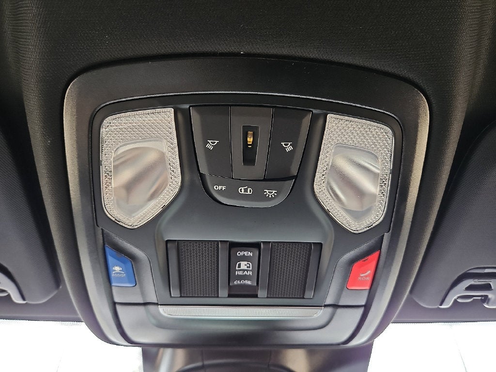 2027 RAM 2500 RAM 2500 TRADESMAN CREW CAB 4X4 6'4' BOX