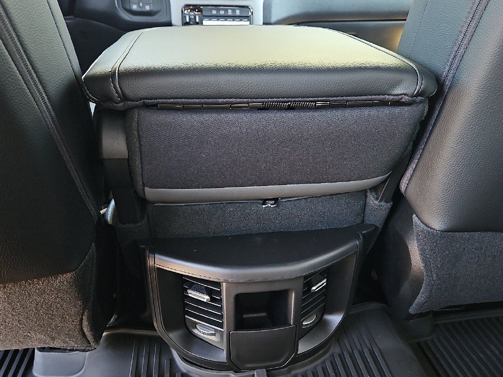 2027 RAM 2500 RAM 2500 TRADESMAN CREW CAB 4X4 8' BOX