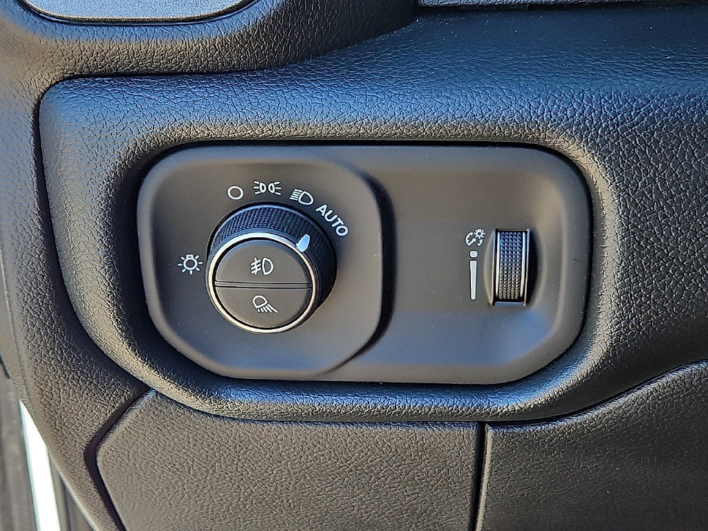 2027 RAM 2500 RAM 2500 TRADESMAN CREW CAB 4X4 8' BOX
